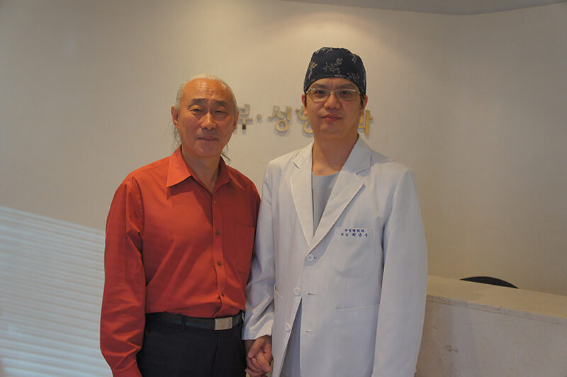 Film director Ho Wang visited View Plastic Surgery Clinic.