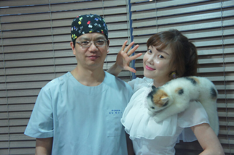 Pop artist Nancy Lang visited View Plastic Surgery Clinic.