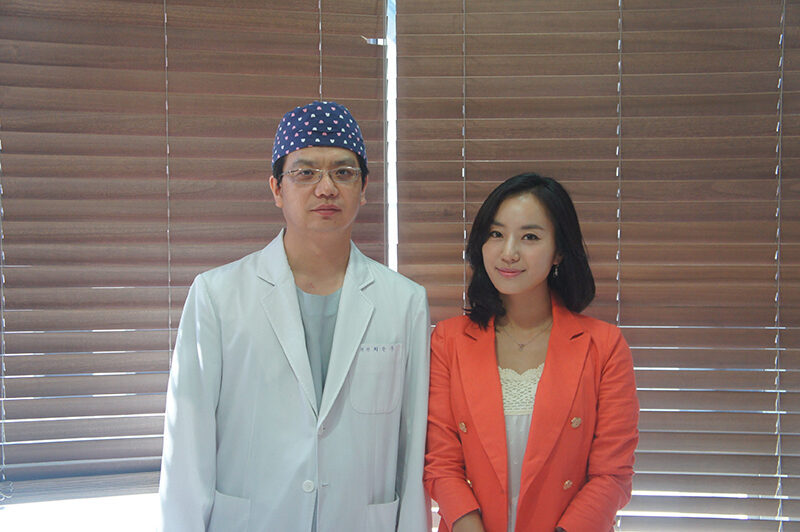 Actor Ban Min-jeong visited View Plastic Surgery Clinic.