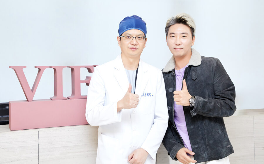 Singer Kim Poppa visited View Plastic Surgery Clinic.