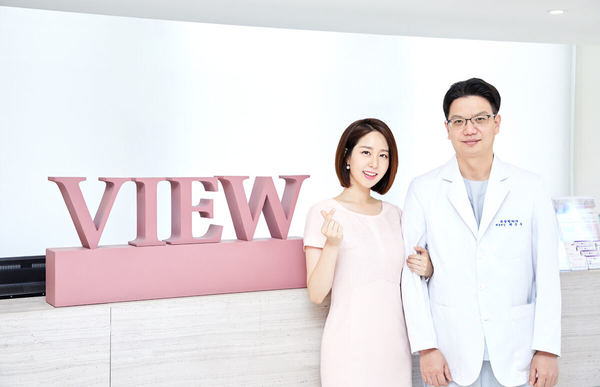 TV Chosun weather caster Hong Ji-hwa visited View Plastic Surgery Clinic.