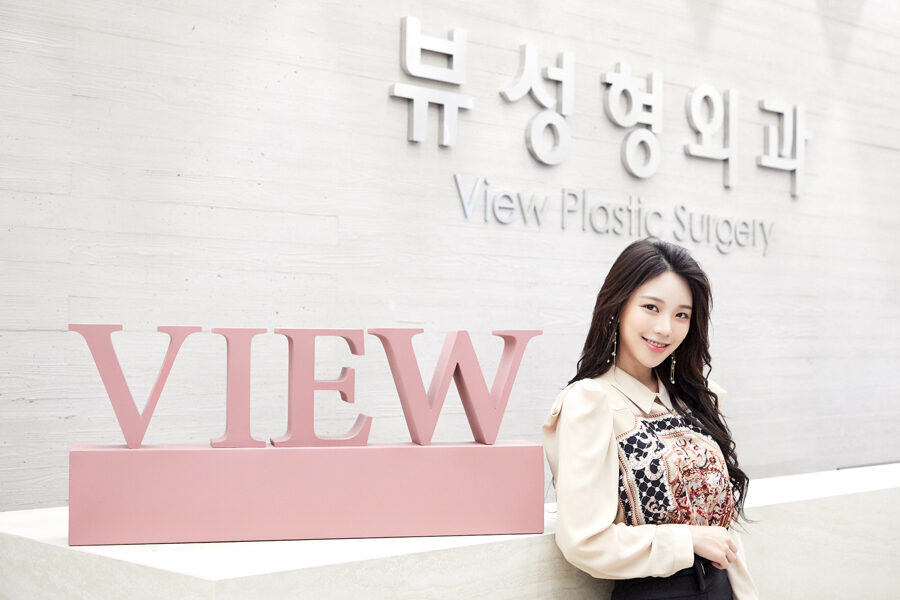 Model Lee Si-ah visited View Plastic Surgery Clinic.